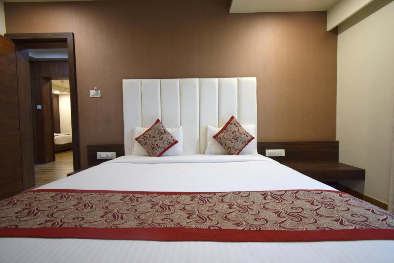 Hotel Pari Dwārka Екстериор снимка