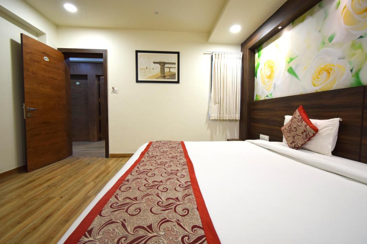 Hotel Pari Dwārka Екстериор снимка